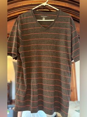 Sonoma Gray V-Neck Tee with Red Stripes XL Men’s